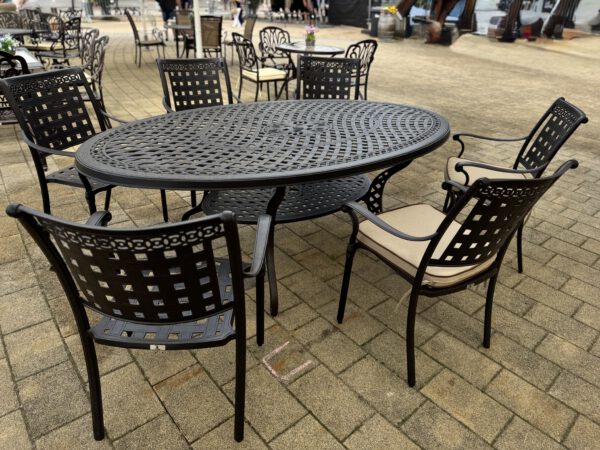 Tisch oval 220 x 120